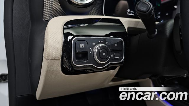 Mercedes-Benz A-Class 2020 — photo 30