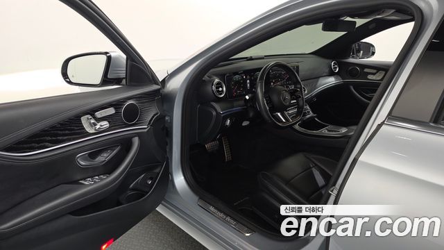 Mercedes-Benz E-Class 2021 — photo 13