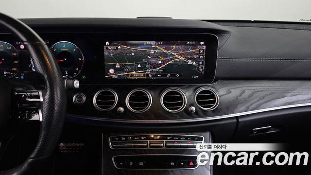 Mercedes-Benz E-Class 2021 — photo 18