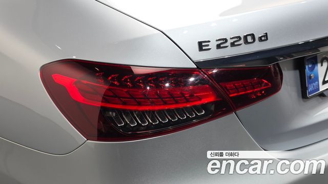 Mercedes-Benz E-Class 2021 — photo 9