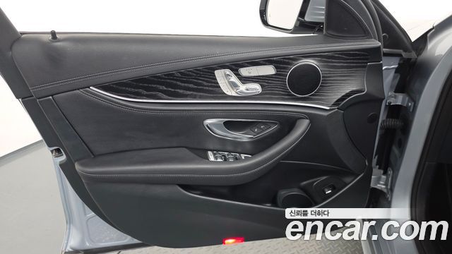Mercedes-Benz E-Class 2021 — photo 14
