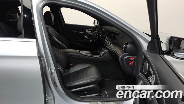 Mercedes-Benz E-Class 2021 — photo 16