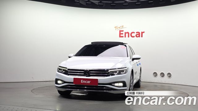 Volkswagen Passat 2022 — photo 3