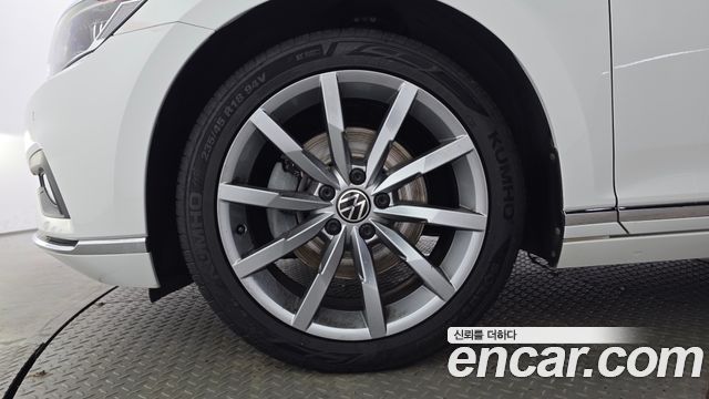 Volkswagen Passat 2022 — photo 5