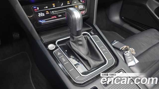 Volkswagen Passat 2022 — photo 12