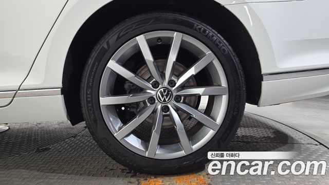Volkswagen Passat 2022 — photo 7