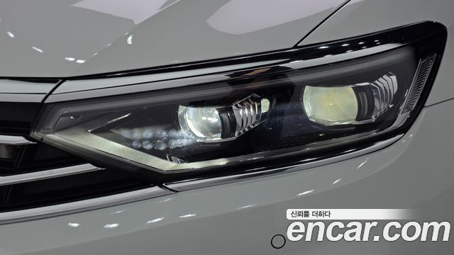 Volkswagen Passat 2022 — photo 8