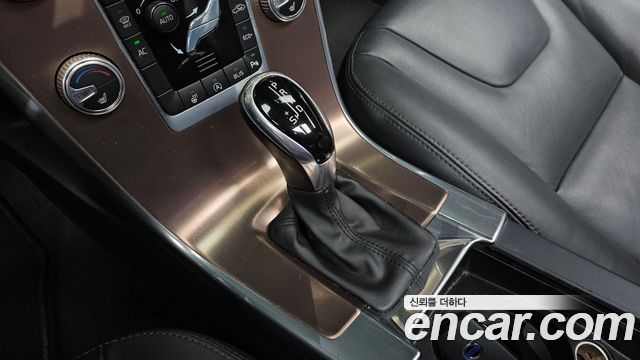 Volvo XC60 2016 — photo 9