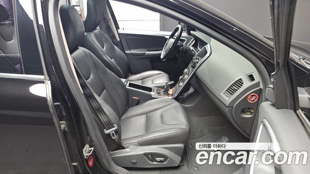 Volvo XC60 2016 — photo 10