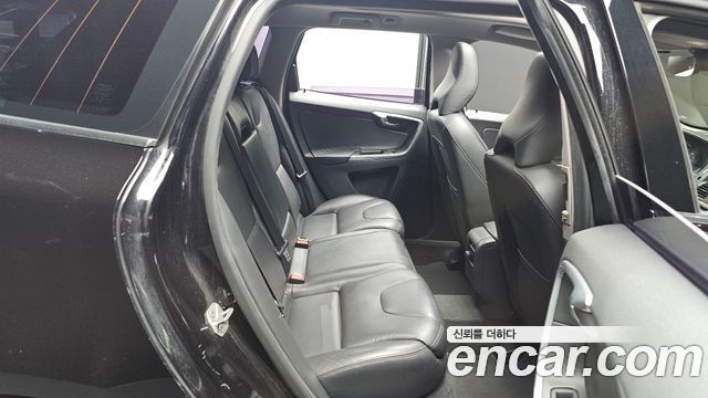 Volvo XC60 2016 — photo 11