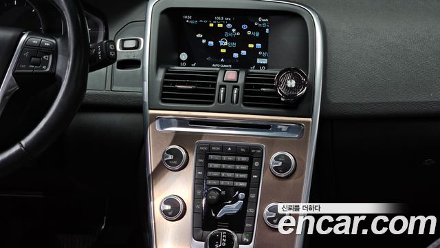 Volvo XC60 2016 — photo 14