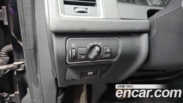 Volvo XC60 2016 — photo 18