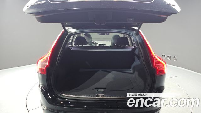 Volvo XC60 2016 — photo 20