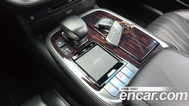 Lexus LS 2019 — photo 9