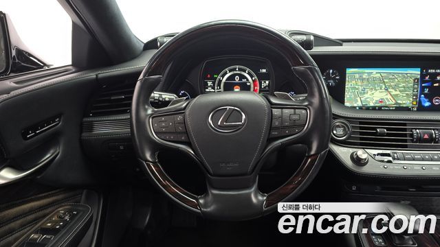 Lexus LS 2019 — photo 12