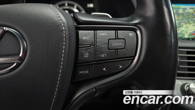 Lexus LS 2019 — photo 15