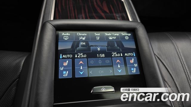 Lexus LS 2019 — photo 20