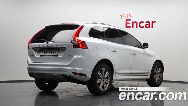 Volvo XC60 2017 — photo 2