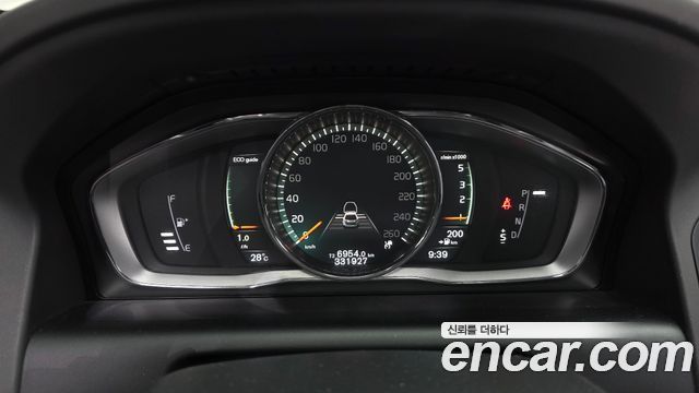 Volvo XC60 2017 — photo 8