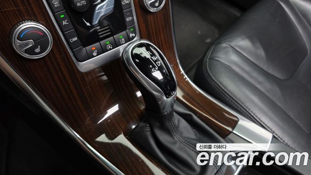 Volvo XC60 2017 — photo 9