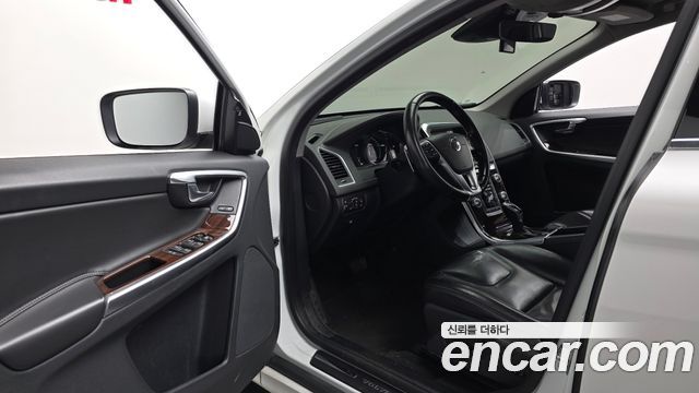 Volvo XC60 2017 — photo 10