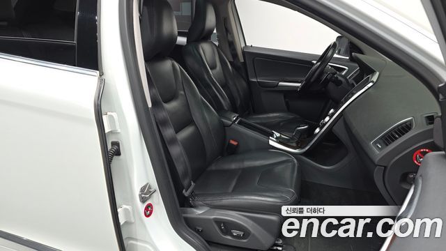 Volvo XC60 2017 — photo 11