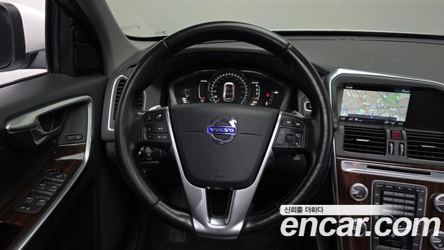 Volvo XC60 2017 — photo 13