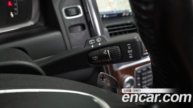 Volvo XC60 2017 — photo 19