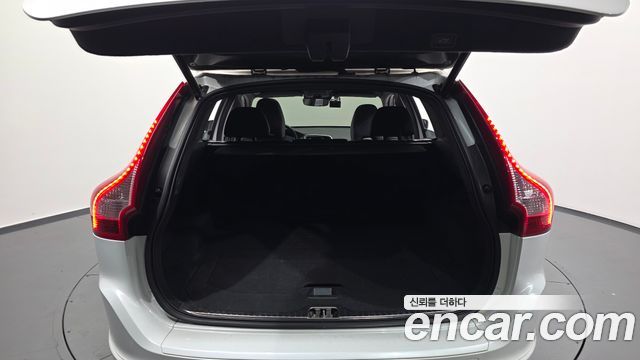 Volvo XC60 2017 — photo 20