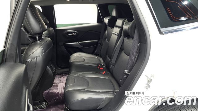 Jeep Cherokee 2019 — photo 11