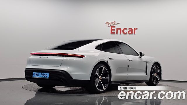 Porsche Taycan 2023 — photo 2