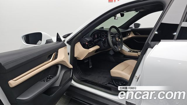 Porsche Taycan 2023 — photo 13