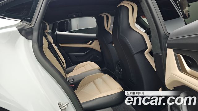 Porsche Taycan 2023 — photo 17