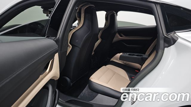 Porsche Taycan 2023 — photo 18