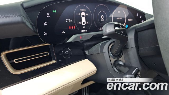Porsche Taycan 2023 — photo 20