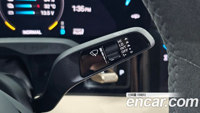 Porsche Taycan 2023 — photo 22