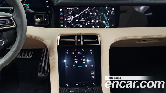 Porsche Taycan 2023 — photo 25