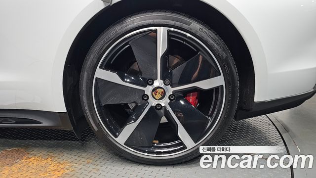 Porsche Taycan 2023 — photo 7