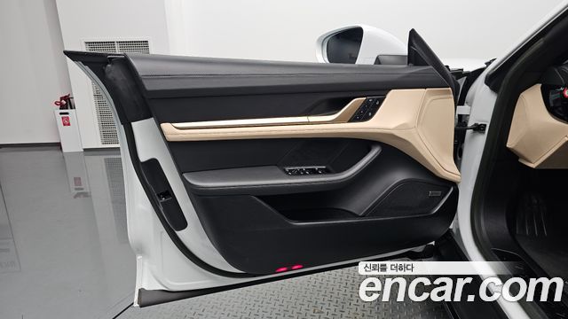 Porsche Taycan 2023 — photo 14
