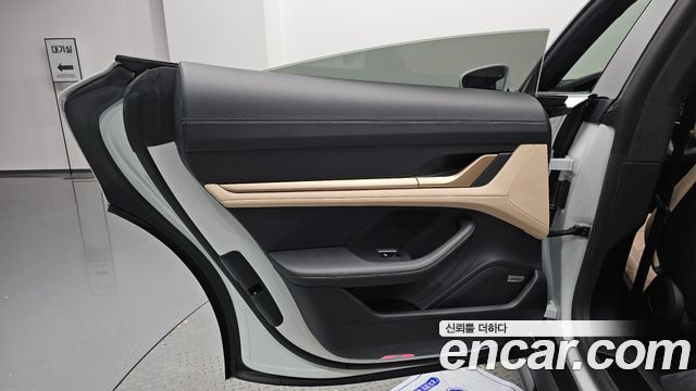 Porsche Taycan 2023 — photo 15