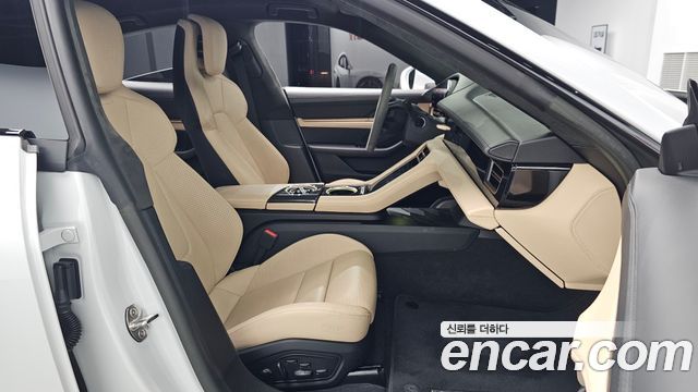 Porsche Taycan 2023 — photo 16