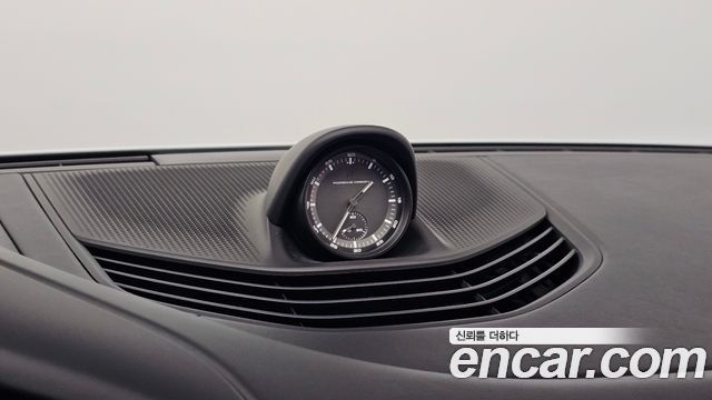 Porsche Taycan 2023 — photo 31