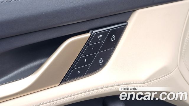 Porsche Taycan 2023 — photo 32