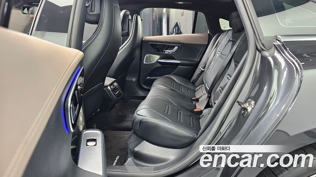 Mercedes-Benz EQE 2023 — photo 18