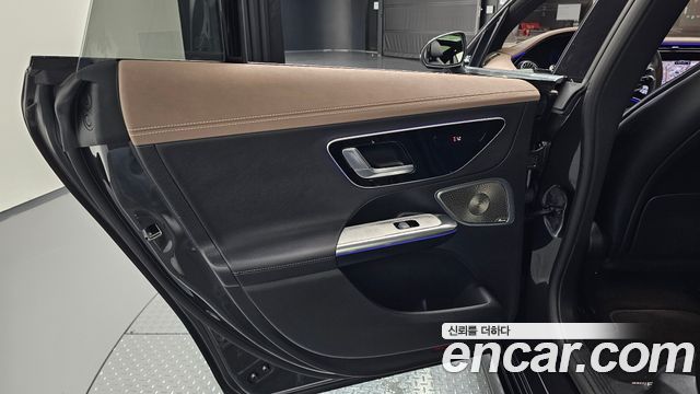 Mercedes-Benz EQE 2023 — photo 15