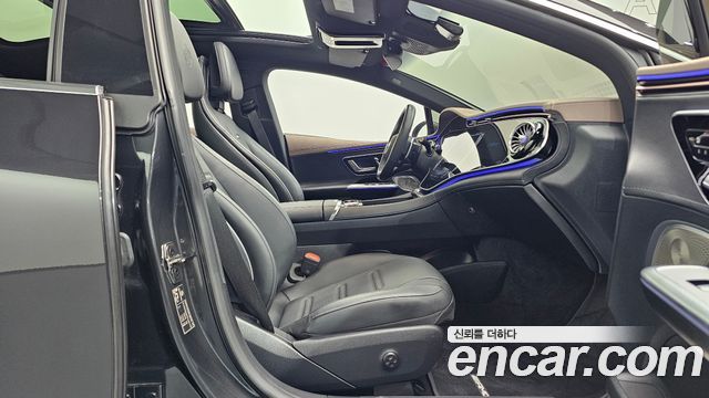 Mercedes-Benz EQE 2023 — photo 16