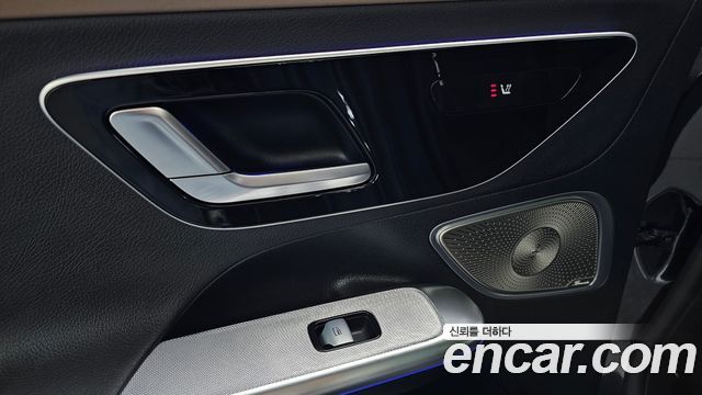 Mercedes-Benz EQE 2023 — photo 32