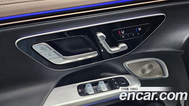 Mercedes-Benz EQE 2023 — photo 33