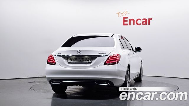 Mercedes-Benz C-Class 2018 — photo 4