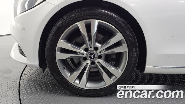 Mercedes-Benz C-Class 2018 — photo 5